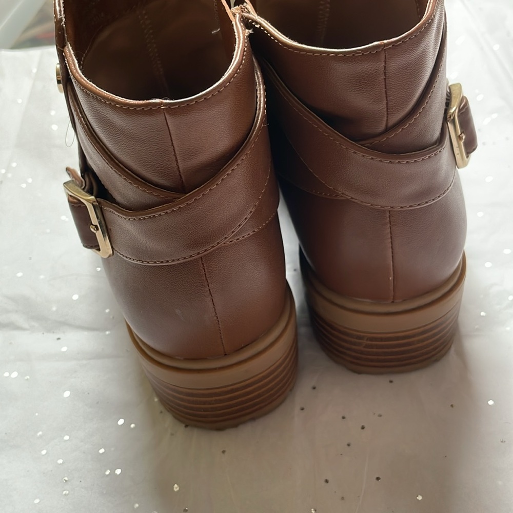 Boots - Picture 3 of 5